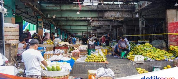 Kramat Jati market traders affected by fire sales at temporary kiosk