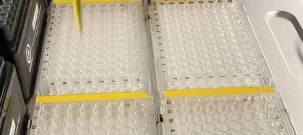 A robotic platform accelerates drug discovery to combat antibiotic resistance in bacteria