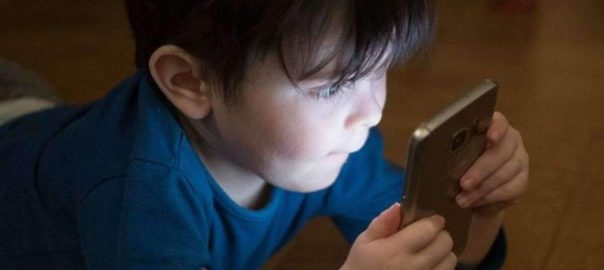 Social media makes children aggressive and irritable, every parent will feel scared after reading this survey report.