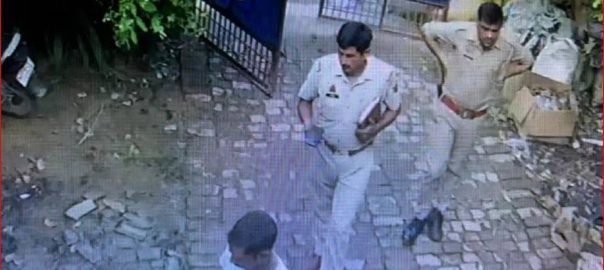 They entered the advocate’s house on the pretext of false search, then … FIR of robbery against three policemen including inspector in Etah